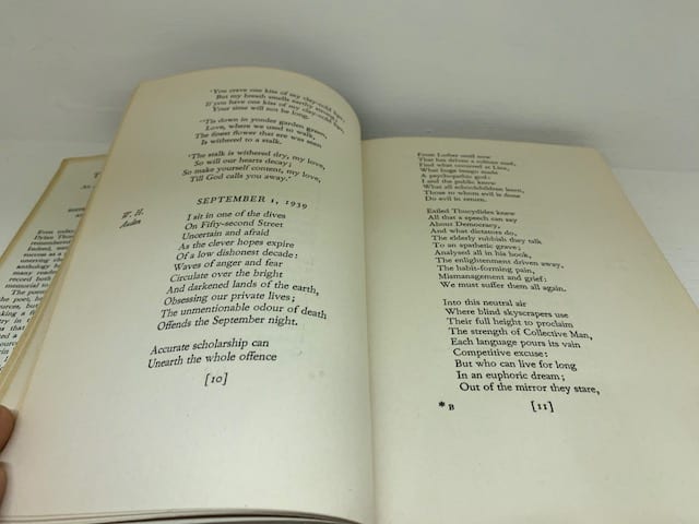 The Colour of Saying - an anthology of verse spoken by Dylan Thomas - Image 4